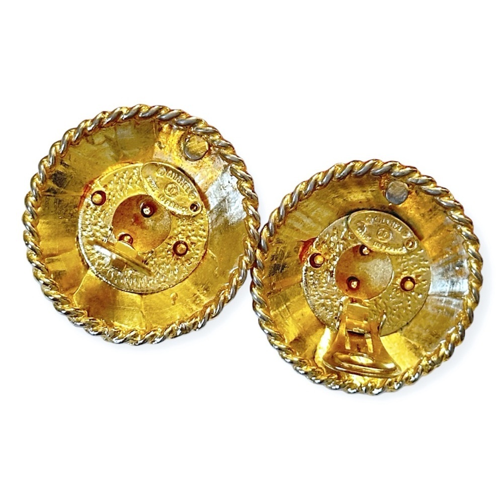 RARE Vintage Chanel 1980s ‘CHANEL PARIS’ Quilted Gold Clip On Earrings - Picture 4 of 6
